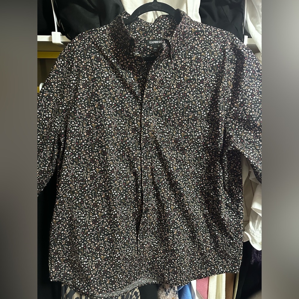 EXPRESS Men’s Floral Button Down 👔